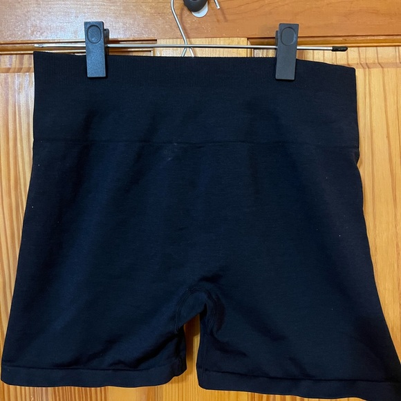 CELER Black High-Waisted Shorts - Picture 3 of 9